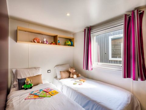 MOBILHOME 4 personnes - Comfort | 2 Ch. | 4 Pers. | Terrasse surélevée | 2 SDB | Clim. | TV
