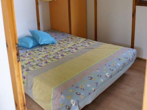 BUNGALOW 4 personnes - Bungalow ECO "DOLIUM"-2 chambres - 4 personnes Max (bébé compris) 1/4 pers.