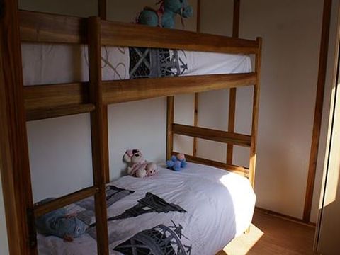 BUNGALOW 4 personnes - Bungalow ECO "DOLIUM"-2 chambres - 4 personnes Max (bébé compris) 1/4 pers.