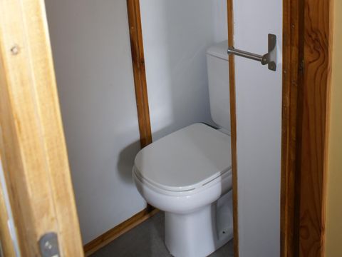 BUNGALOW 4 personnes - Bungalow ECO "DOLIUM"-2 chambres - 4 personnes Max (bébé compris) 1/4 pers.