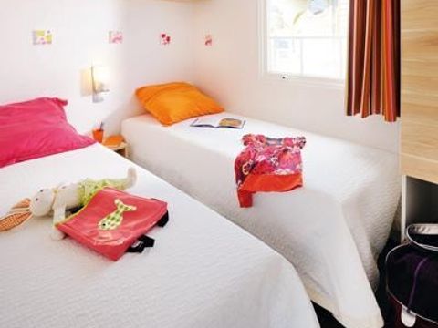 Mobilhome 6 personnes - Confort 32m² - 3 chambres - Terrasse semi-couverte - Coté plage