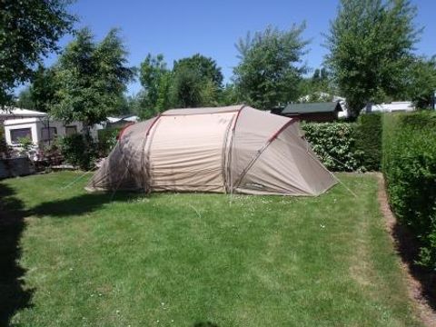 Emplacement - pour tente, caravane ou camping-car