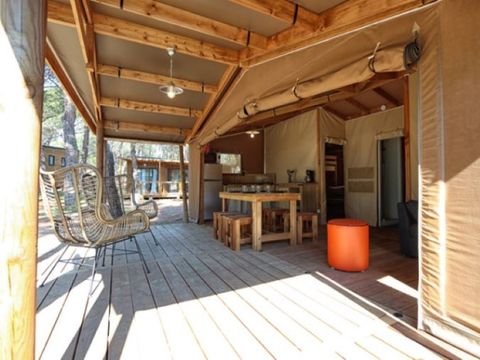 Tente en toile et en bois 4 personnes - LODGE sans sanitaires