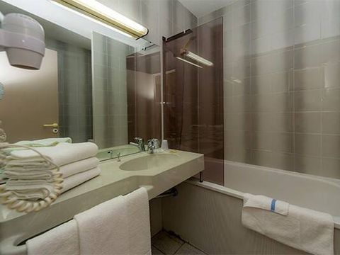 CHAMBRE 2 personnes - Terrasse surélevée | 1 SDB | TV