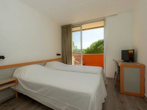 CHAMBRE 2 personnes - Terrasse surélevée | 1 SDB | TV