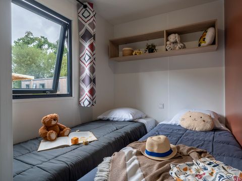 MOBILHOME 8 personnes - PRESTA + 40m² - 4 chambres 2 SdB TV + clim