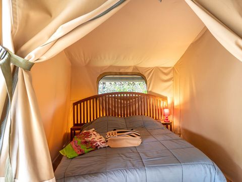 Tente en toile et en bois 5 personnes - Lodge toilé Victoria - 30m²