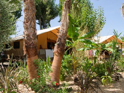 Tente en toile et en bois 5 personnes - Lodge toilé Victoria - 30m²