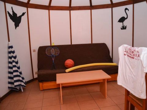 MAISON 4 personnes - CABANE CAMARGUAISE (mezzanine accessible par échelle) MAISON 4 personnes - CABANE CAMARGUAISE (mezzanine accessible par échelle)