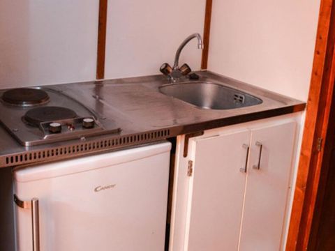 MAISON 4 personnes - CABANE CAMARGUAISE (mezzanine accessible par échelle) MAISON 4 personnes - CABANE CAMARGUAISE (mezzanine accessible par échelle)