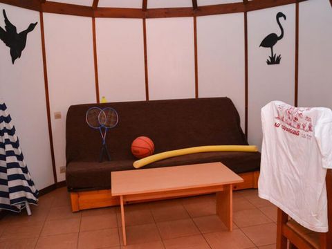 MAISON 4 personnes - CABANE CAMARGUAISE (mezzanine accessible par échelle) MAISON 4 personnes - CABANE CAMARGUAISE (mezzanine accessible par échelle)