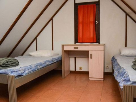 MAISON 6 personnes - CAMARGUAISE (mezzanine accessible par échelle) MAISON 6 personnes - CAMARGUAISE (mezzanine accessible par échelle)