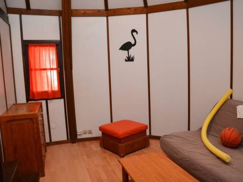 MAISON 6 personnes - CAMARGUAISE (mezzanine accessible par échelle) MAISON 6 personnes - CAMARGUAISE (mezzanine accessible par échelle)