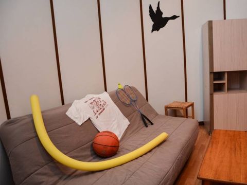 MAISON 6 personnes - CAMARGUAISE (mezzanine accessible par échelle) MAISON 6 personnes - CAMARGUAISE (mezzanine accessible par échelle)