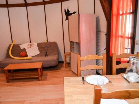 MAISON 6 personnes - CAMARGUAISE (mezzanine accessible par échelle) MAISON 6 personnes - CAMARGUAISE (mezzanine accessible par échelle)