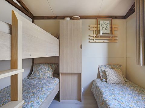 Chalet 5 personnes - NEW Premium 37m² dont 12m² de terrasse couverte - 2 chambres - Clim - Tv - Lave-vaisselle