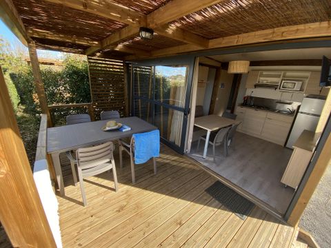 Chalet 5 personnes - NEW Premium 37m² dont 12m² de terrasse couverte - 2 chambres - Clim - Tv - Lave-vaisselle