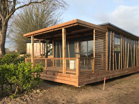 Chalet 5 personnes - NEW Premium 37m² dont 12m² de terrasse couverte - 2 chambres - Clim - Tv - Lave-vaisselle