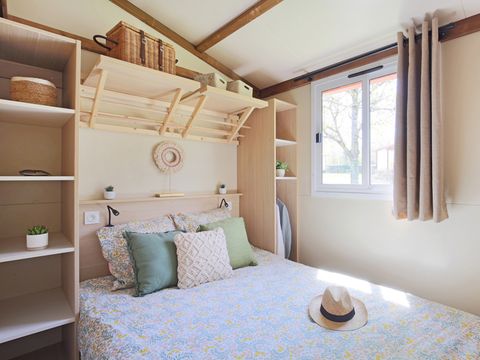 Chalet 5 personnes - NEW Premium 37m² dont 12m² de terrasse couverte - 2 chambres - Clim - Tv - Lave-vaisselle