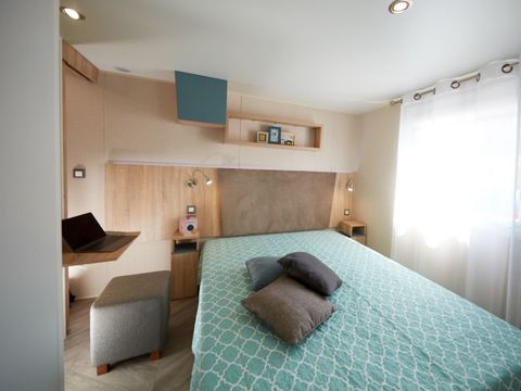 MOBILHOME 4 personnes - Mobil-home Luxe 40m² (4p-2ch), Clim, Tv, Lv, lit 160,volets roulants, plancha, Nespresso
