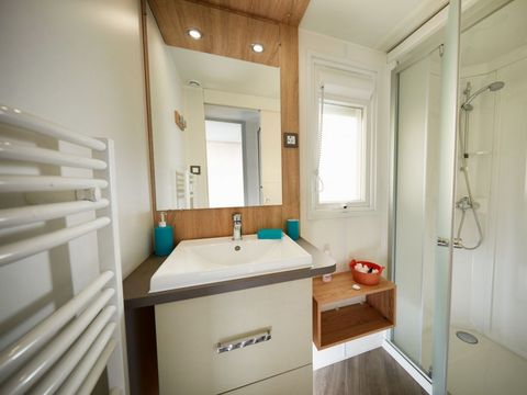 MOBILHOME 4 personnes - Mobil-home Luxe 40m² (4p-2ch), Clim, Tv, Lv, lit 160,volets roulants, plancha, Nespresso