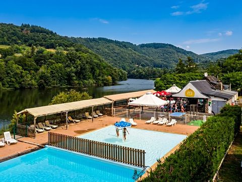  Camping Le Lac de Laval-de-Cère - Camping Lot