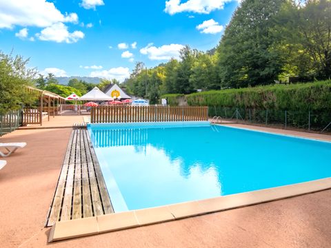  Camping Le Lac de Laval-de-Cère - Camping Lot