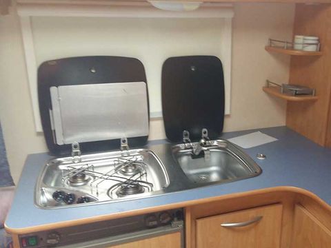 CARAVANE 2 personnes - avec auvent sans sanitaires, 1 chambre