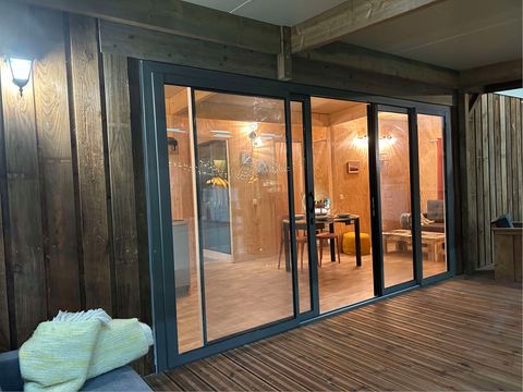 CHALET 5 personnes - Chalet Premium (35m²) avec terrasse couverte, 2 chambres