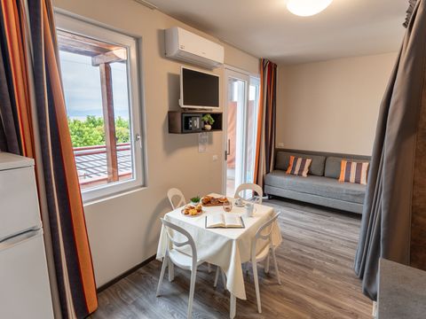 APPARTEMENT 2 personnes - supérieur deux pièces avec vue sur le lac 
