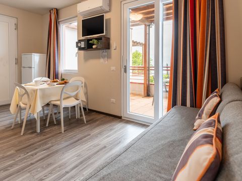 APPARTEMENT 2 personnes - supérieur deux pièces avec vue sur le lac 