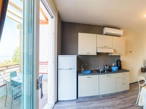 APPARTEMENT 2 personnes - supérieur deux pièces avec vue sur le lac 