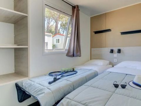 Mobilhome 4 personnes - Mobil-home | Comfort XL | 2 Ch. | 4 Pers. | Terrasse surélevée | Clim.