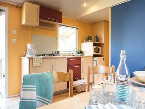 MOBILHOME 6 personnes - Classic | 2 Ch. | 4/6 Pers. | Terrasse surélévée non couverte MOBILHOME 6 personnes - Classic | 2 Ch. | 4/6 Pers. | Terrasse surélévée non couverte