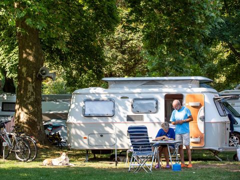 Emplacement - Forfait confort, avec électricité 1/2 pers.