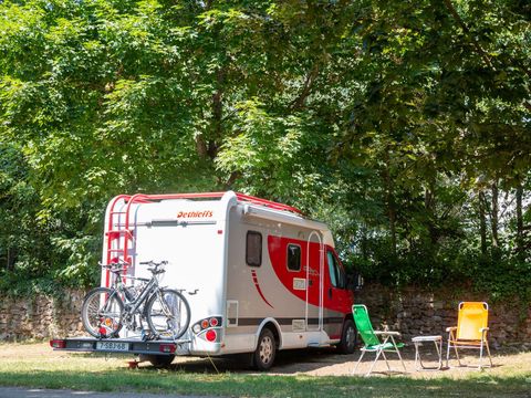 Emplacement - Forfait confort, avec électricité 1/2 pers.