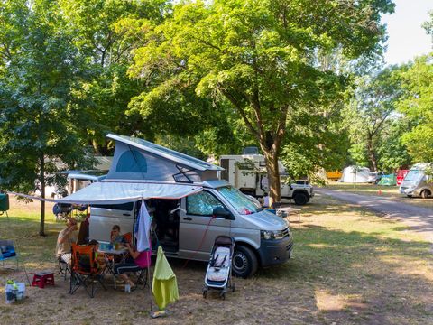 Emplacement - Forfait confort, avec électricité 1/2 pers.