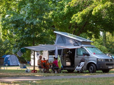 Emplacement - Forfait confort, avec électricité 1/2 pers.