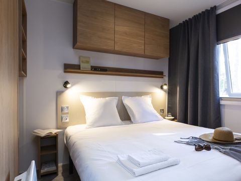 MOBILHOME 6 personnes - Premium 34m² (3 chambres - 6 pers.) + terrasse couverte + TV + draps et serviettes inclus