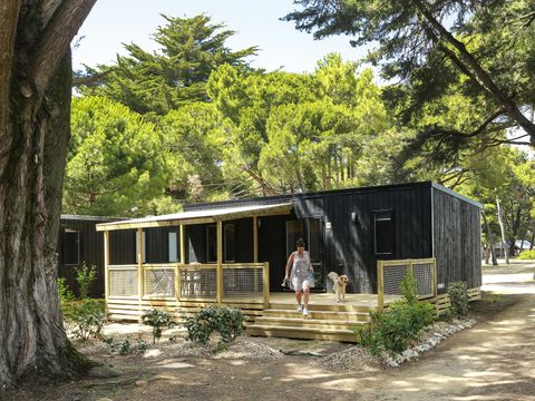 MOBILHOME 6 personnes - Premium 34m² (3 chambres - 6 pers.) + terrasse couverte + TV + draps + CLIM