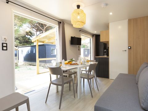 MOBILHOME 6 personnes - Premium 34m² (3 chambres - 6 pers.) + terrasse couverte + TV + draps + CLIM