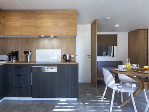 MOBILHOME 6 personnes - Premium 34m² (3 chambres - 6 pers.) + terrasse couverte + TV + draps + CLIM