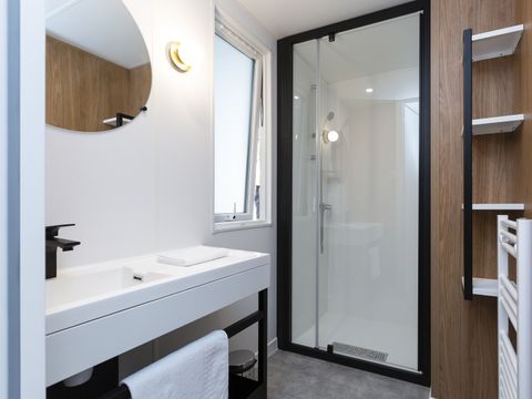 MOBILHOME 4 personnes - Mobil-Home Premium 30m² (2 chambres - 4 pers.) + terrasse + TV + draps et serviettes + CLIM - 7nuits