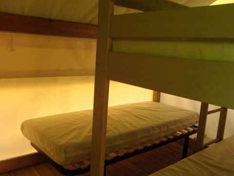 TENTE TOILE ET BOIS 5 personnes - Tente Junior - Arrivée samedi / mercredi - avec sanitaire - Animaux Interdits