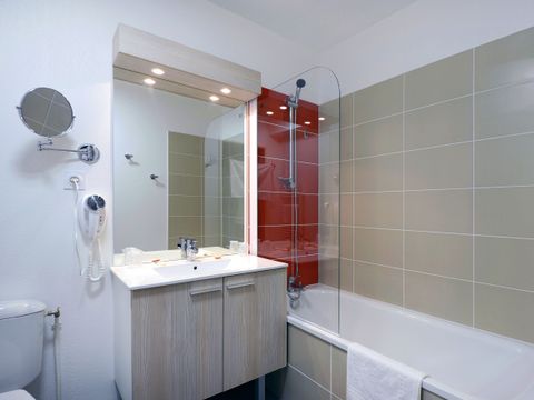 CHAMBRE 4 personnes - 2/4 personnes (34 à 40 m²)