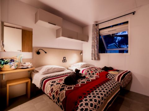 Mobilhome 4 personnes - Privilège P2 - 2 chambres - 2 salles de bain - JACUZZI - GARDEN