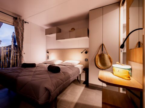 Mobilhome 4 personnes - Privilège P2 - 2 chambres - 2 salles de bain - JACUZZI - GARDEN