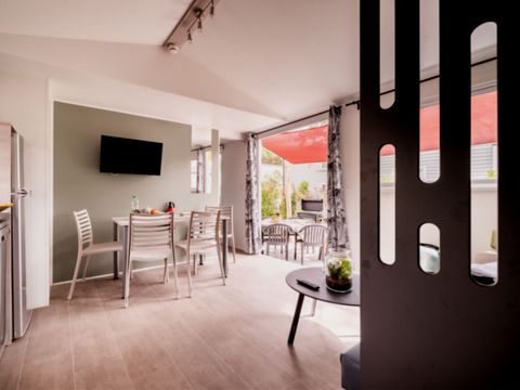 Mobilhome 6 personnes - Privilège P3 3 chambres 2 SDB JACUZZI GARDEN