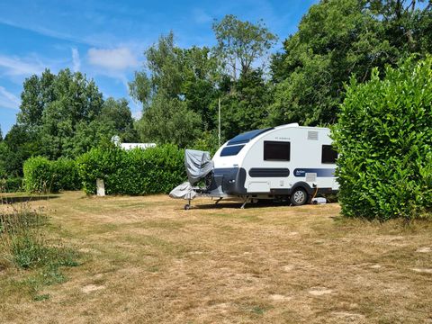 Emplacement - Emplacement : 1 véhicule + électricité inclus 2 personnes