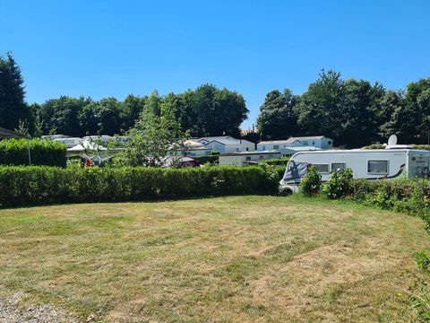 Emplacement - Emplacement : 1 véhicule + électricité inclus 2 personnes